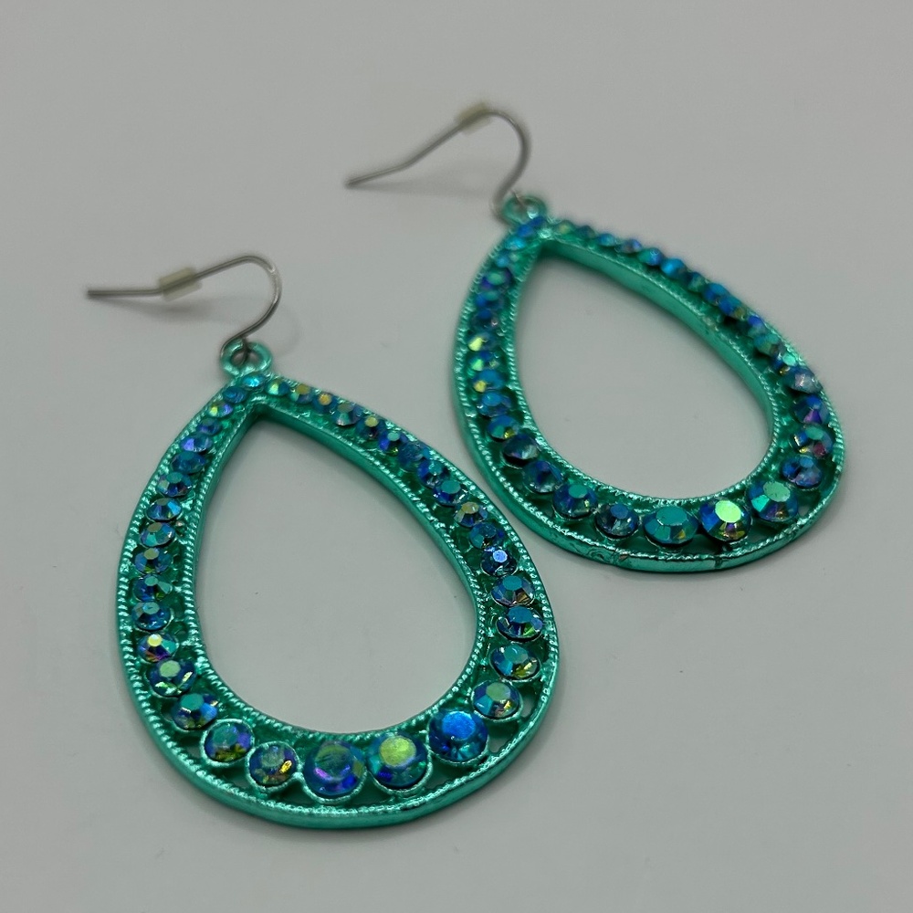 Free w/ purchase ⎮ Fashion jewelry